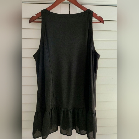 Banana republic black sleeveless top - Picture 4 of 4